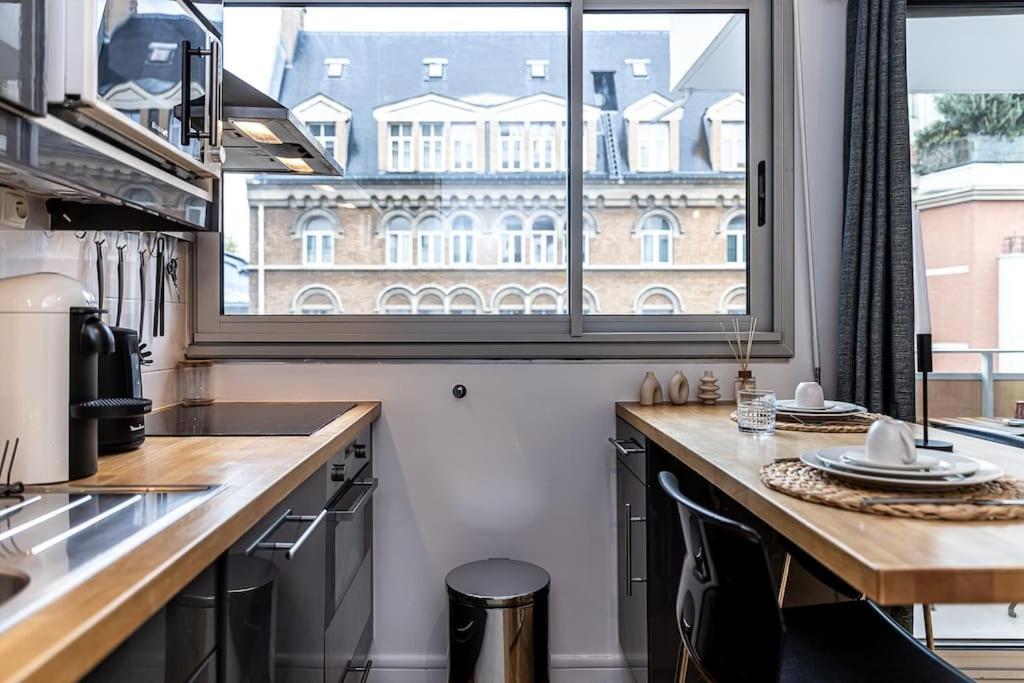 Cosy With Sunny Balcony