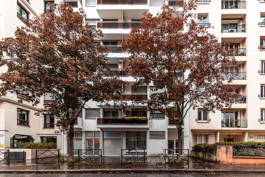 Cosy With Sunny Balcony Parijs