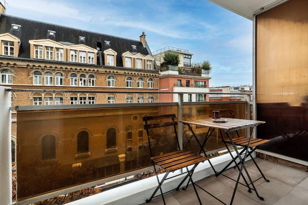 Cosy With Sunny Balcony * Parijs